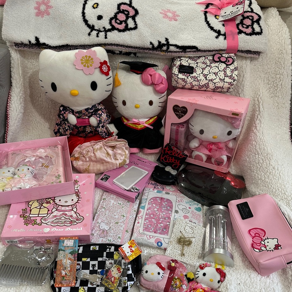 Hello Kitty collector bundle 23 pieces from Japan-blanket makeup bag plush doll